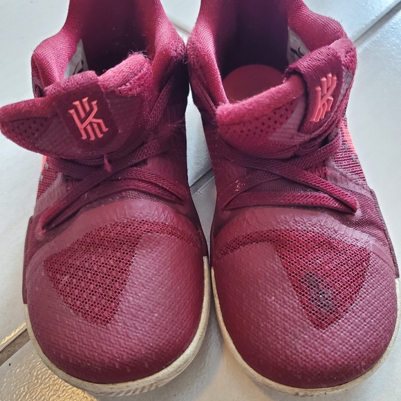 Nike 10c, Kyrie Irving shoes - Picture 4 of 4